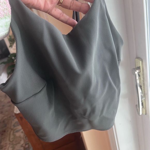 EUC Lululemon Ribbed Back twist Yoga Bra/Crop Size 10! - Picture 9 of 10